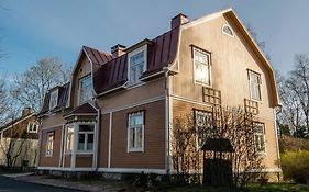 Villa Moisio - puutaloidylliä Salon keskustassa